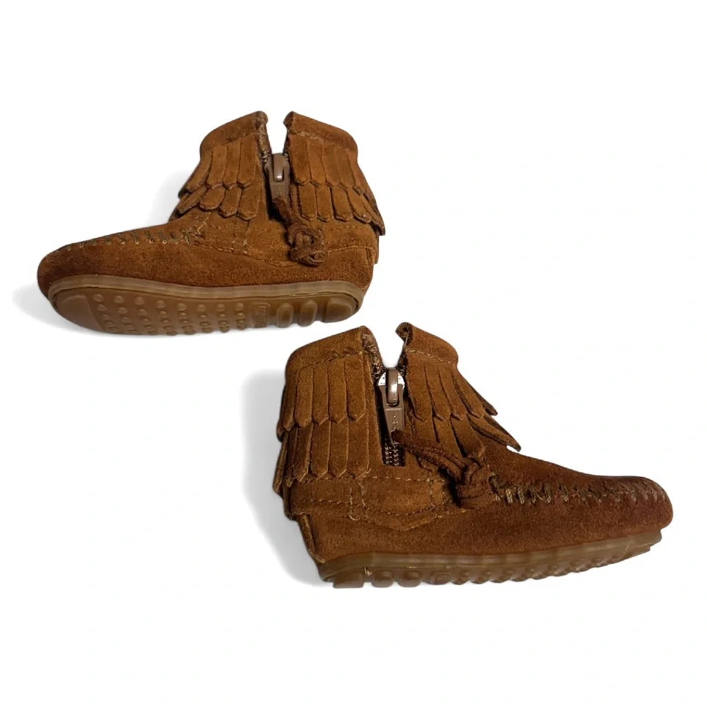 Minnetonka Kids Tan Moccasin Boots with Fringe Size 2